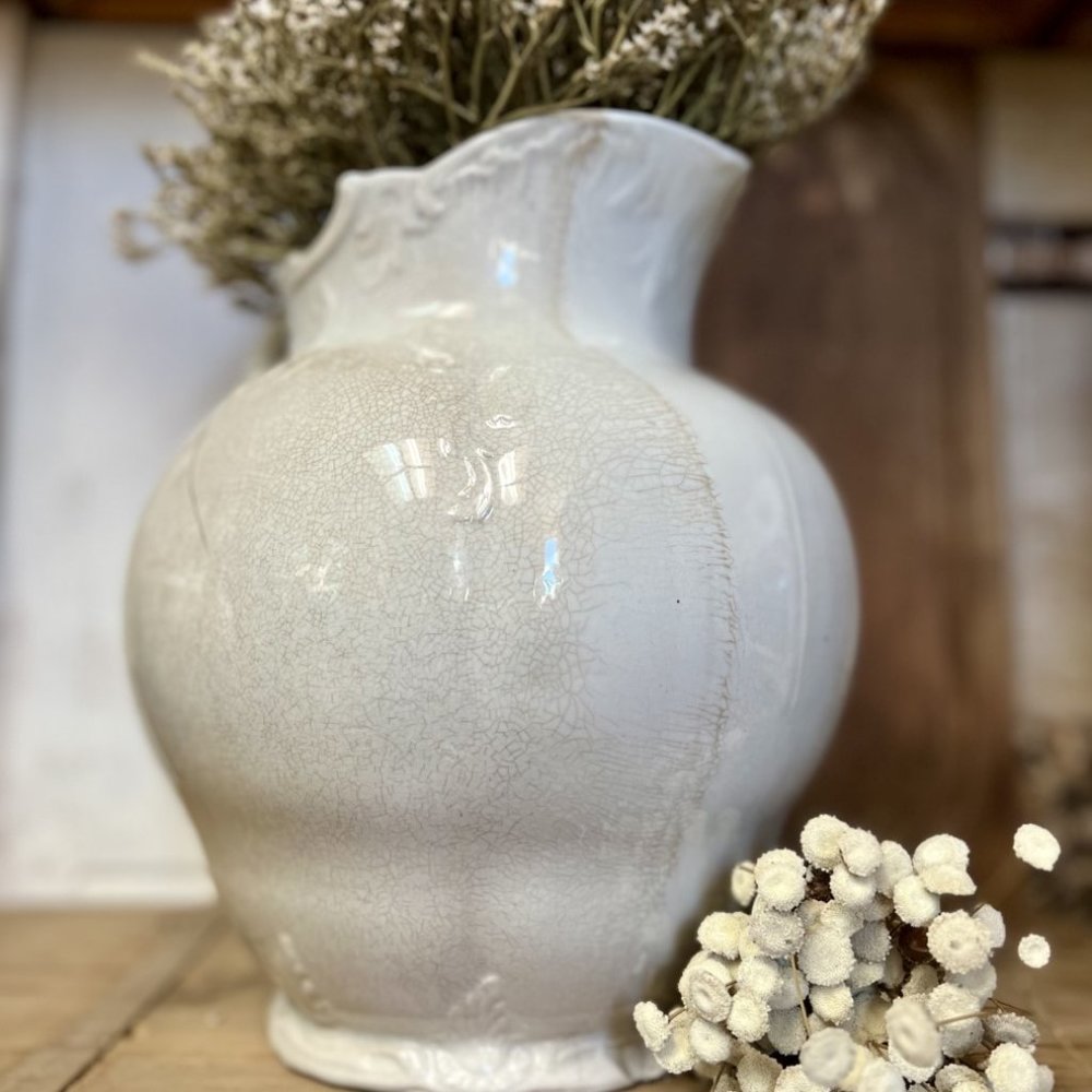 Beautifully Detailed 11'-inch Electric Pitcher